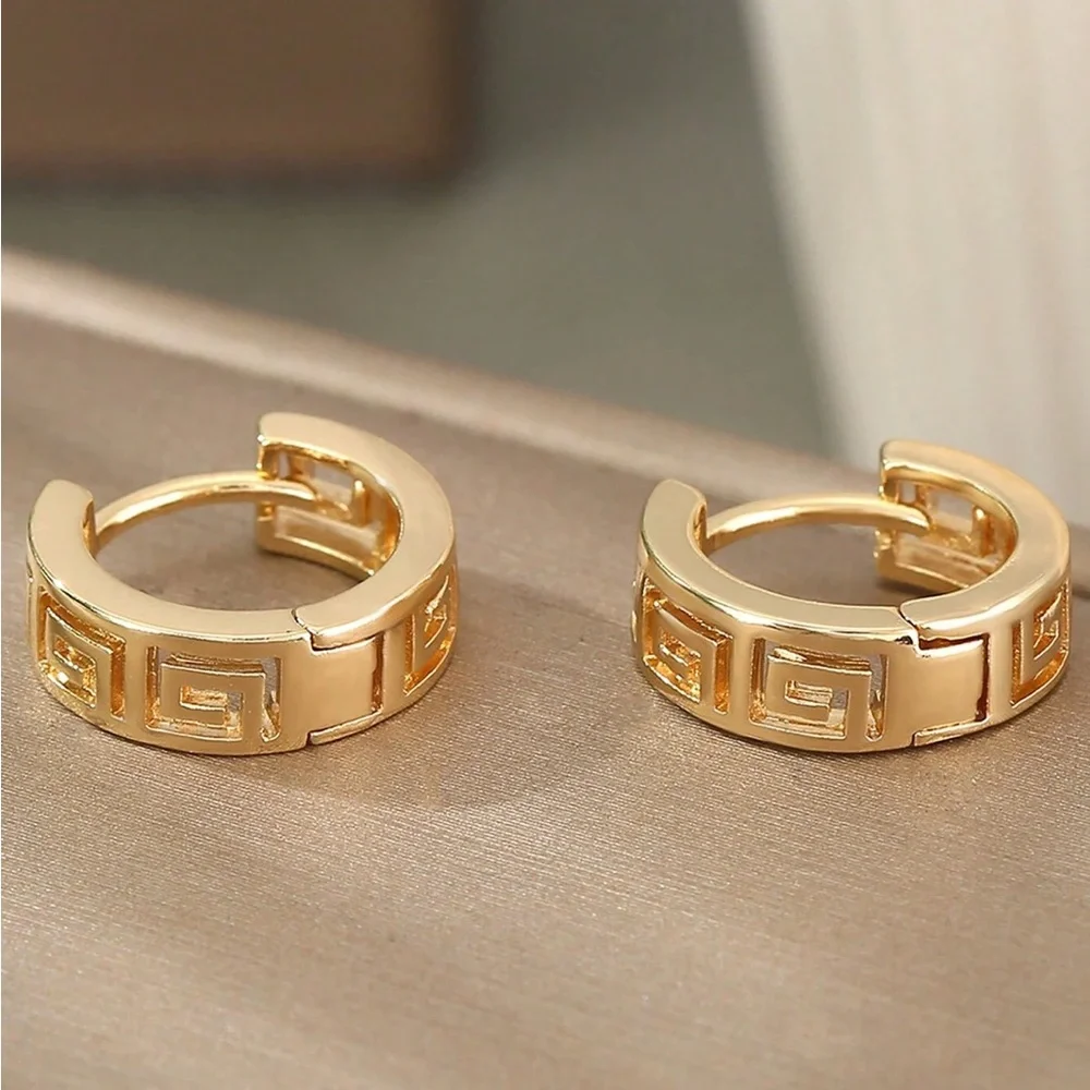 Textured Greek Earrings Elegant Gold tone Openwork Stencil Key Pierced Hoop New - Picture 4 of 6